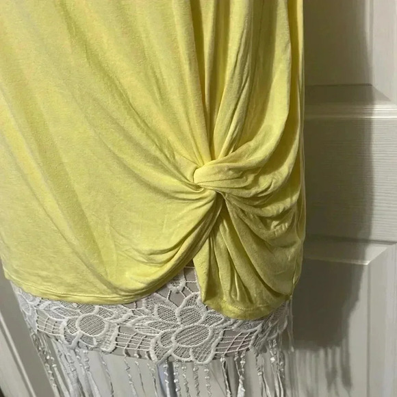 2/15 Yellow tank top - Picture 4 of 7
